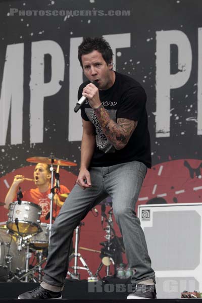 SIMPLE PLAN - 2011-08-28 - SAINT CLOUD - Domaine National - Grande Scene - 